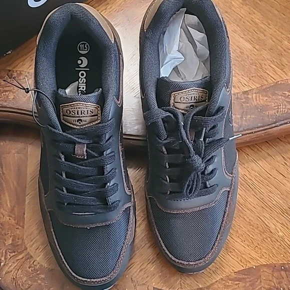 New in box! Osiris Mens Lincoln 11.5 black brown athletic skater sneaker Shoes